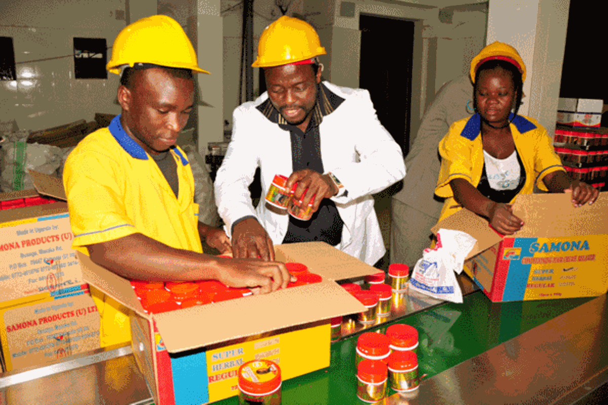 Businessman Samona [ Middle]/ Photo: Daily Monitor